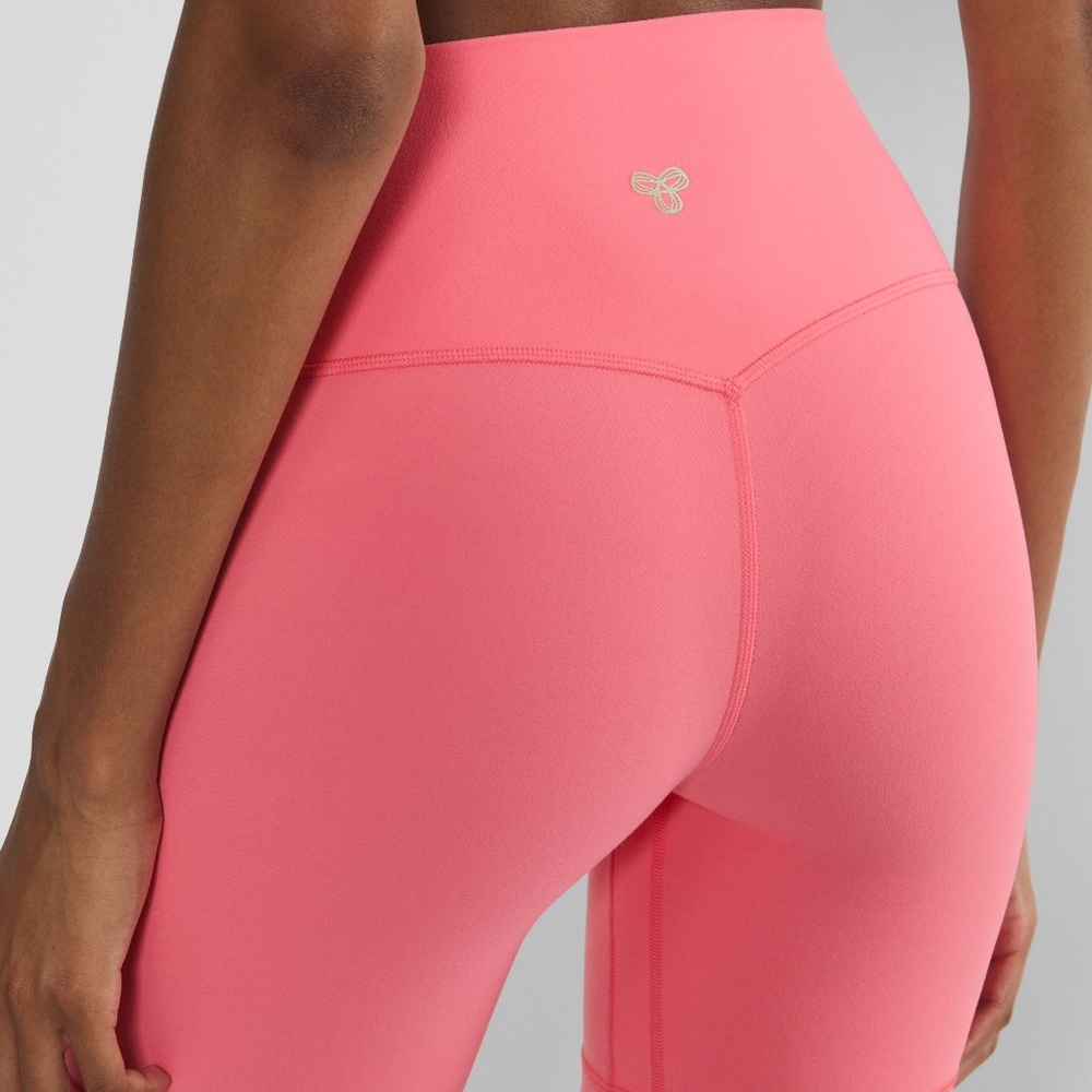 Aritzia TNA Golden butter cheeky 7” high rise short dreamhouse pink